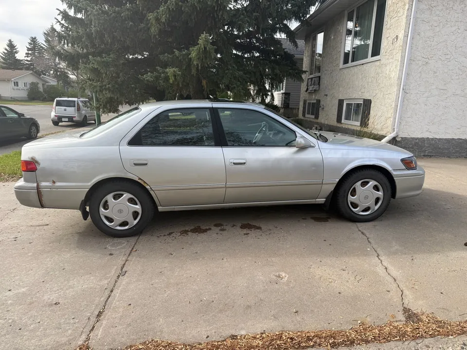 Toyota Camry 2000 photo 2