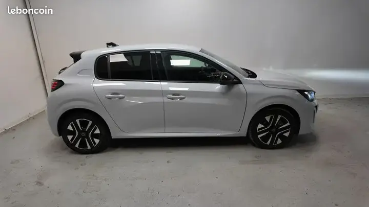 Peugeot 208 2026 photo 2