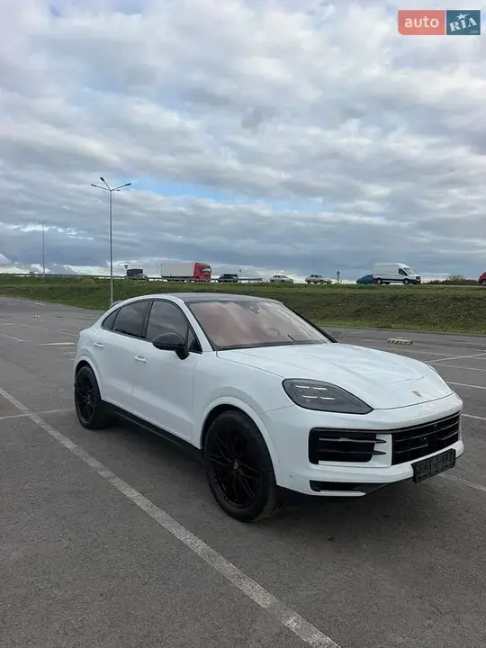 Porsche Cayenne 2023 photo 2