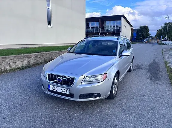 Volvo V70 2011 photo 2