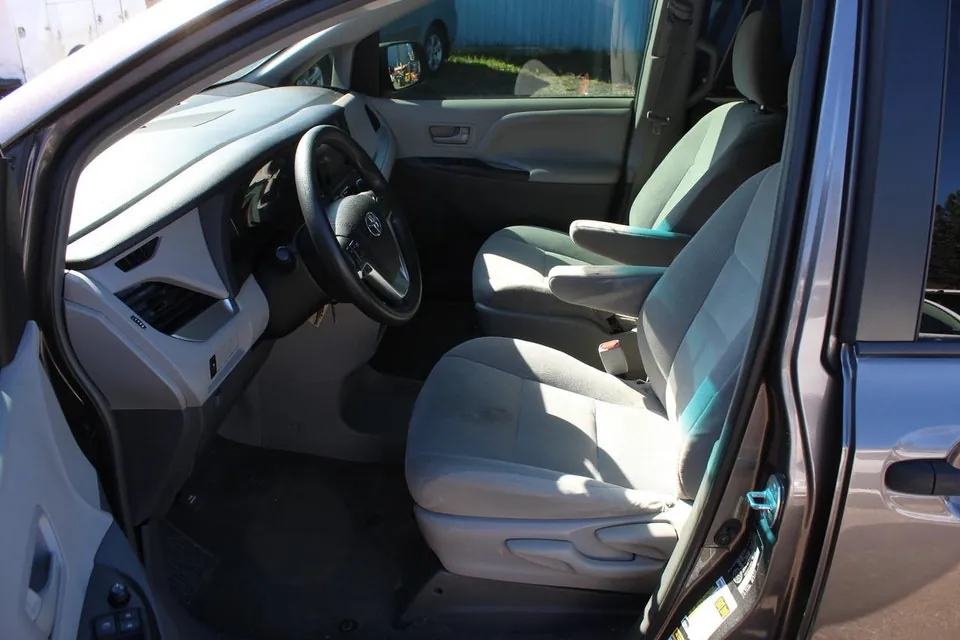 Toyota Sienna 2015 photo 5