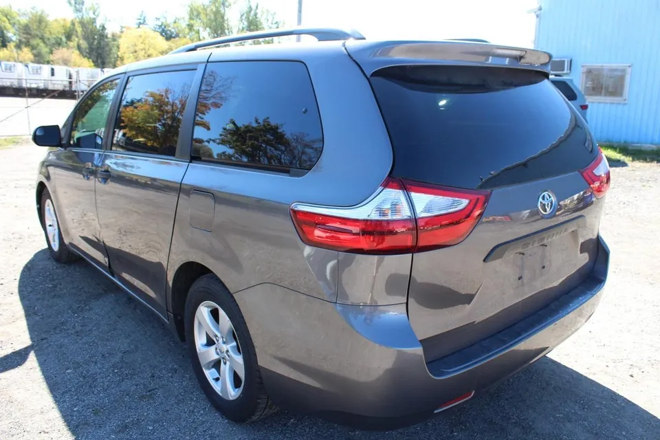 Toyota Sienna 2015 photo 4