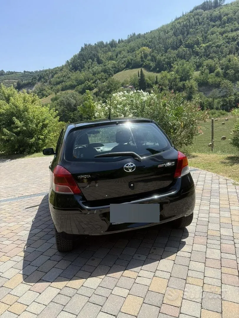 Toyota Yaris 2009 photo 2
