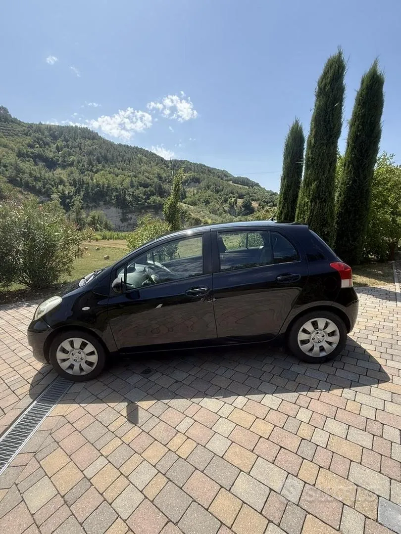 Toyota Yaris 2009 photo 3