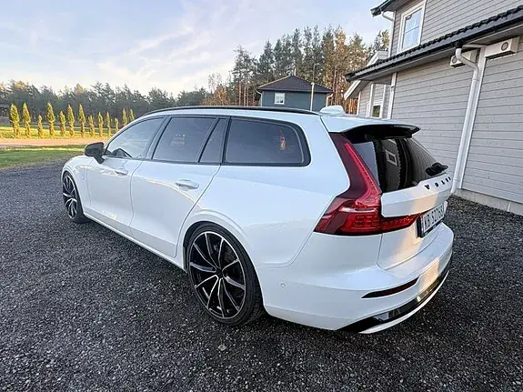 Volvo V60 2023 photo 3