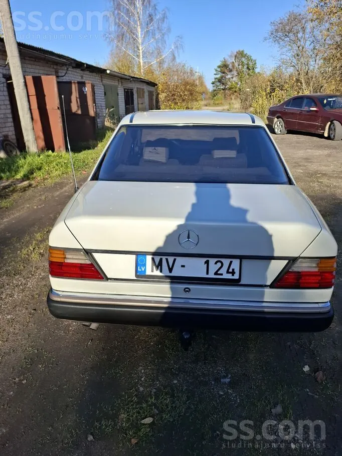 Mercedes-Benz E300 1991 photo 2