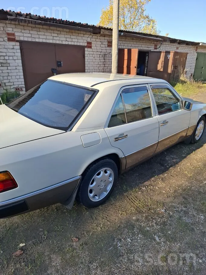 Mercedes-Benz E300 1991 photo 3
