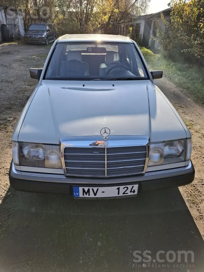 Mercedes-Benz E300 1991 photo 4