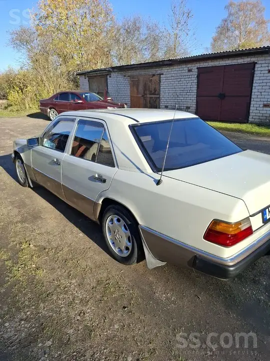 Mercedes-Benz E300