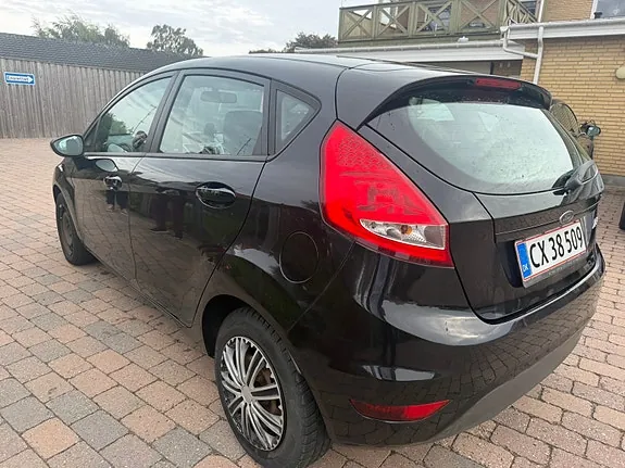 Ford Fiesta 2011 photo 3