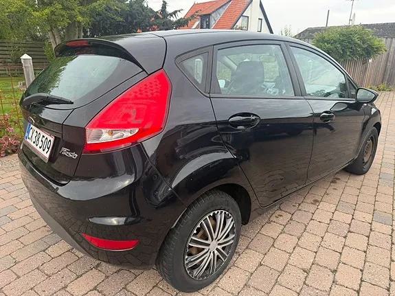 Ford Fiesta 2011 photo 4