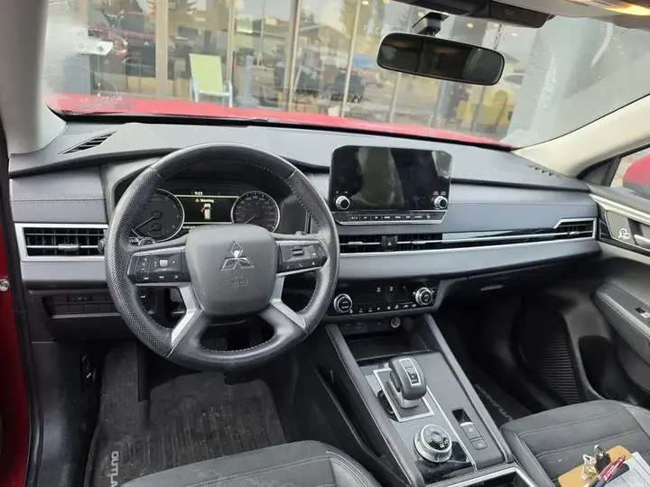 Mitsubishi Outlander 2024 photo 3