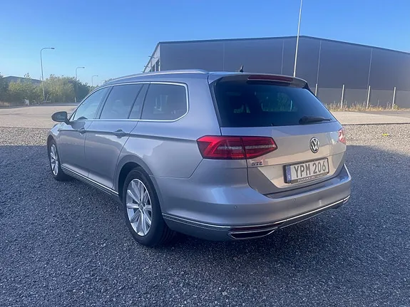 Volkswagen Passat 2018 photo 2