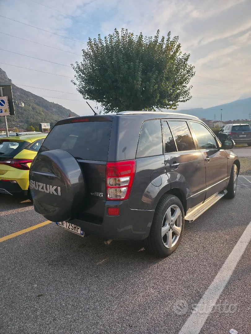 Suzuki Grand Vitara 2012 photo 2