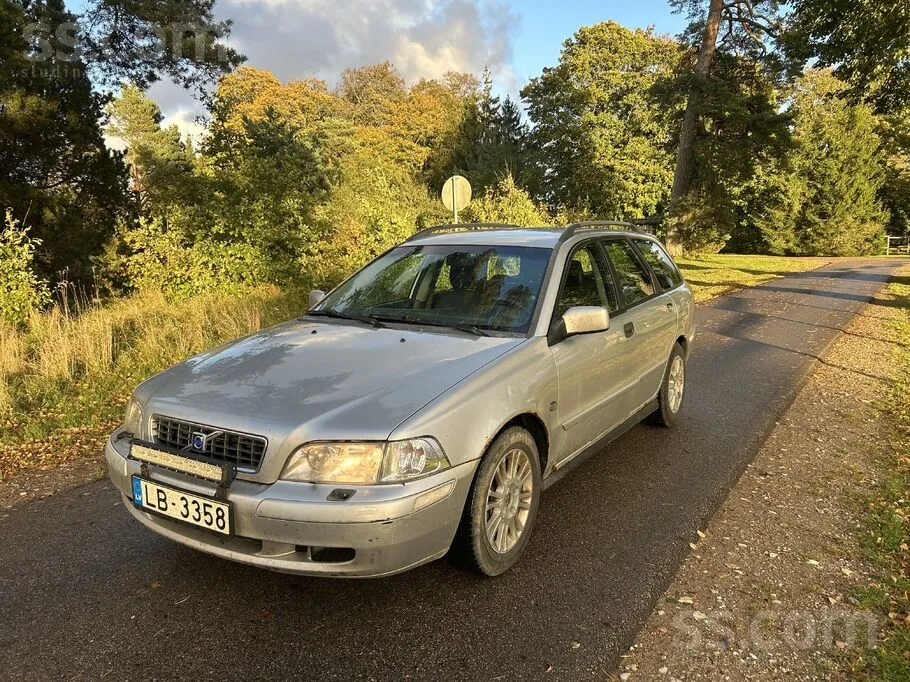 Volvo V40 2004 photo 2