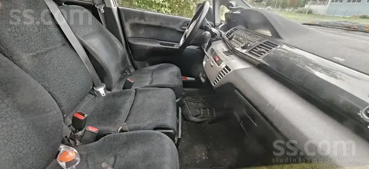 Honda Fr-V 2005 photo 4