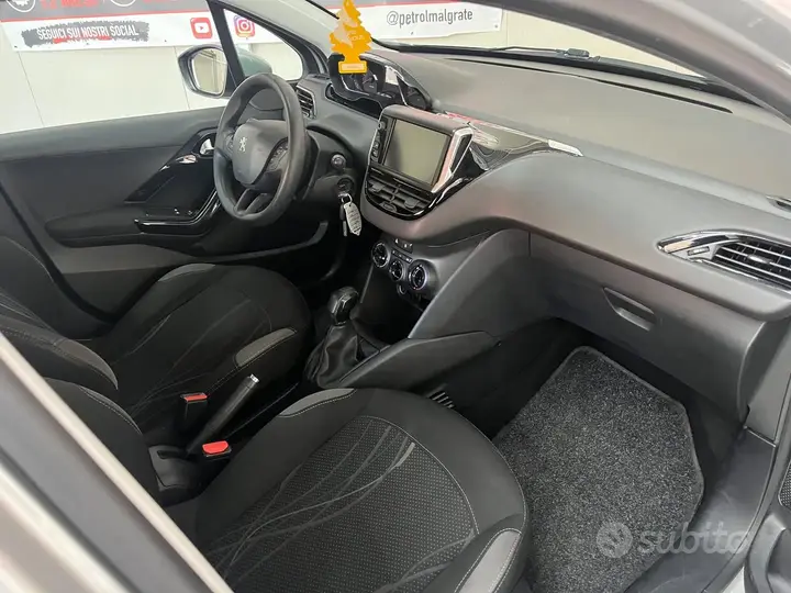 Peugeot 208 2015 photo 5