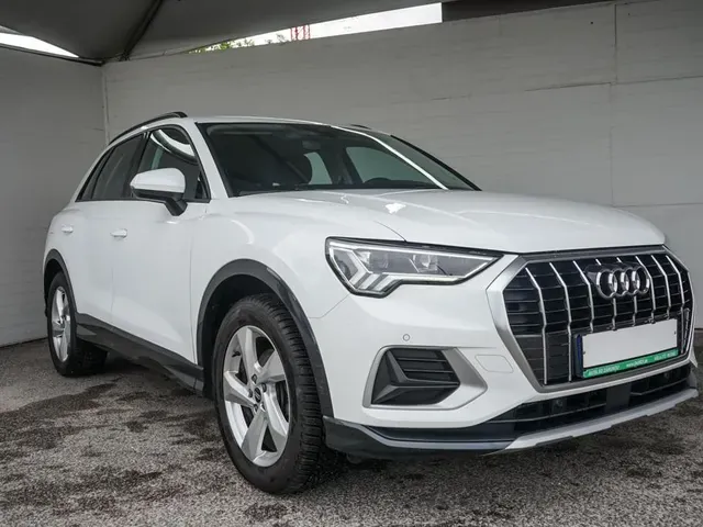 Audi Q3 2022 photo 2
