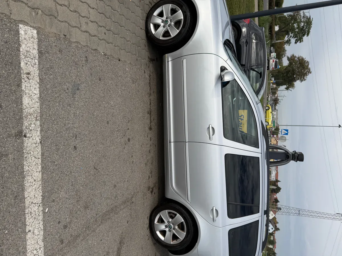 Skoda Octavia 2012 photo 2