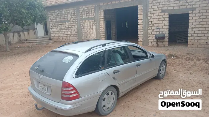 Mercedes-Benz C-Class 2004 photo 2