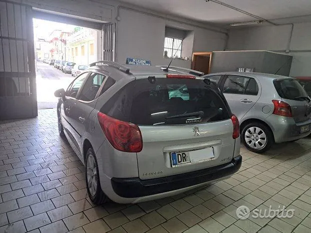 Peugeot 207 2008 photo 4