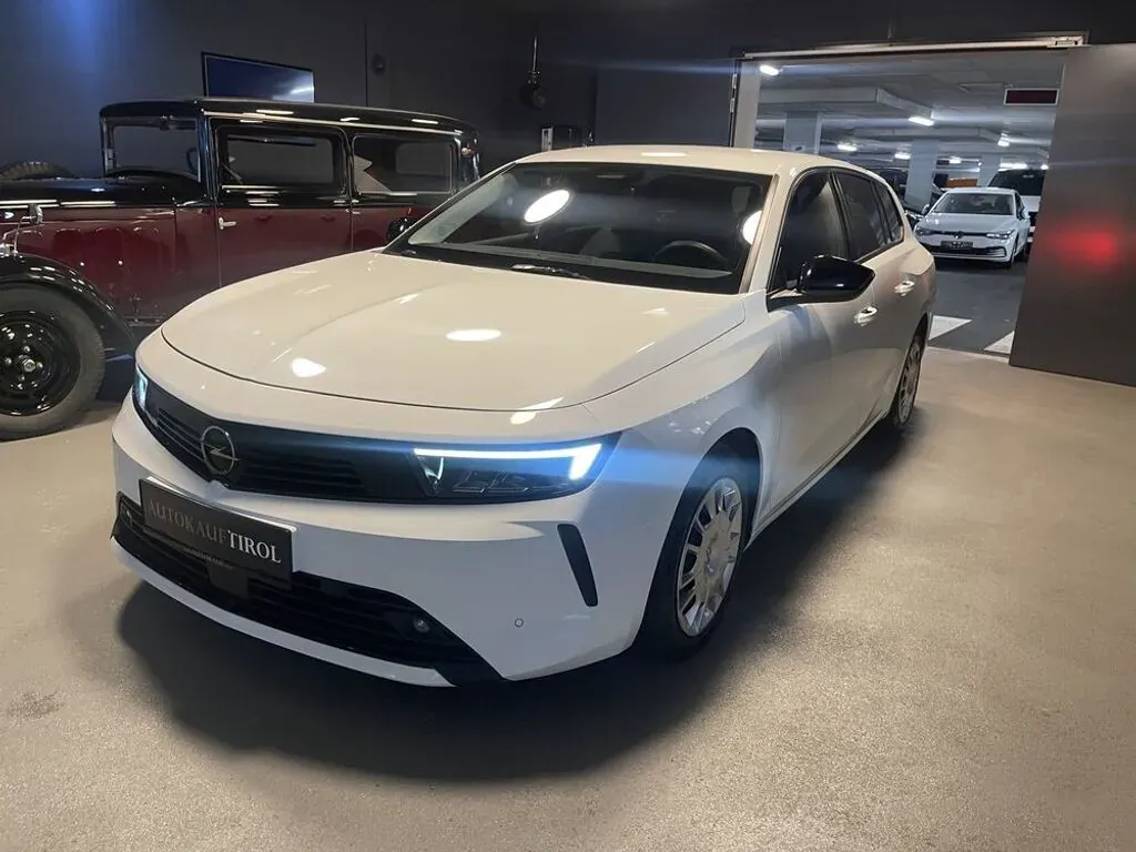 Opel Astra 2022 photo 2