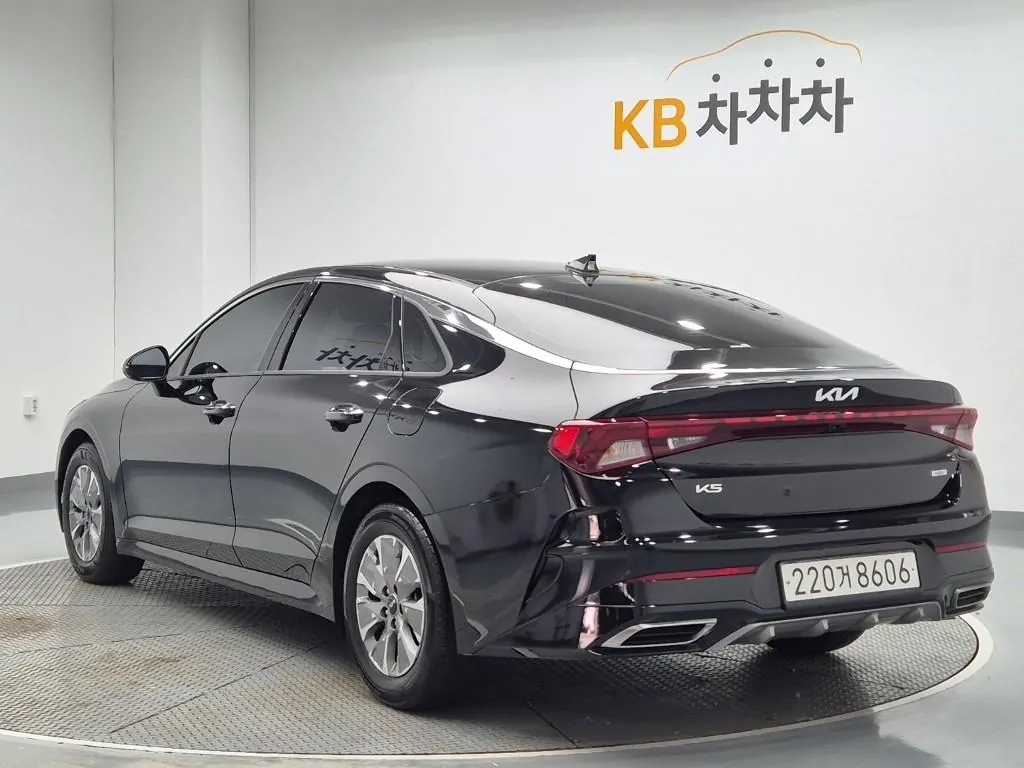 Kia K5 2023 photo 2