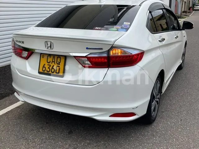 Honda Grace 2016 photo 2