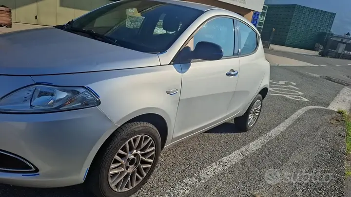Lancia Ypsilon 2013 photo 2