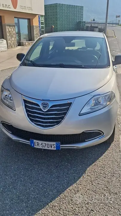 Lancia Ypsilon