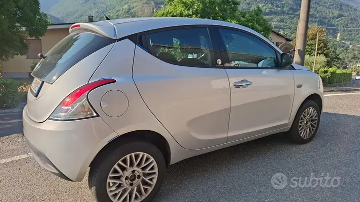 Lancia Ypsilon 2013 photo 3