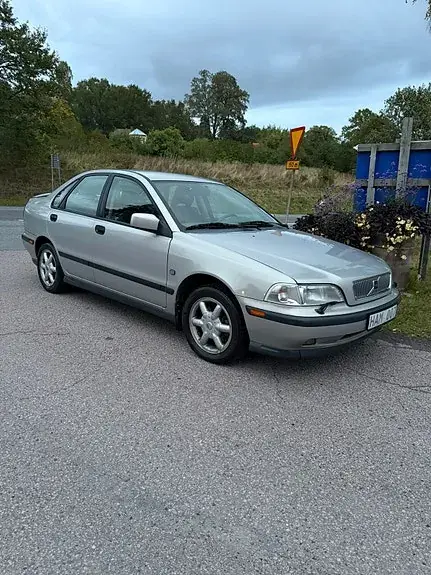 Volvo S40 1998 photo 2