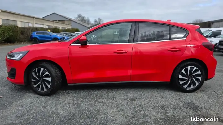 Ford Focus 2023 photo 2