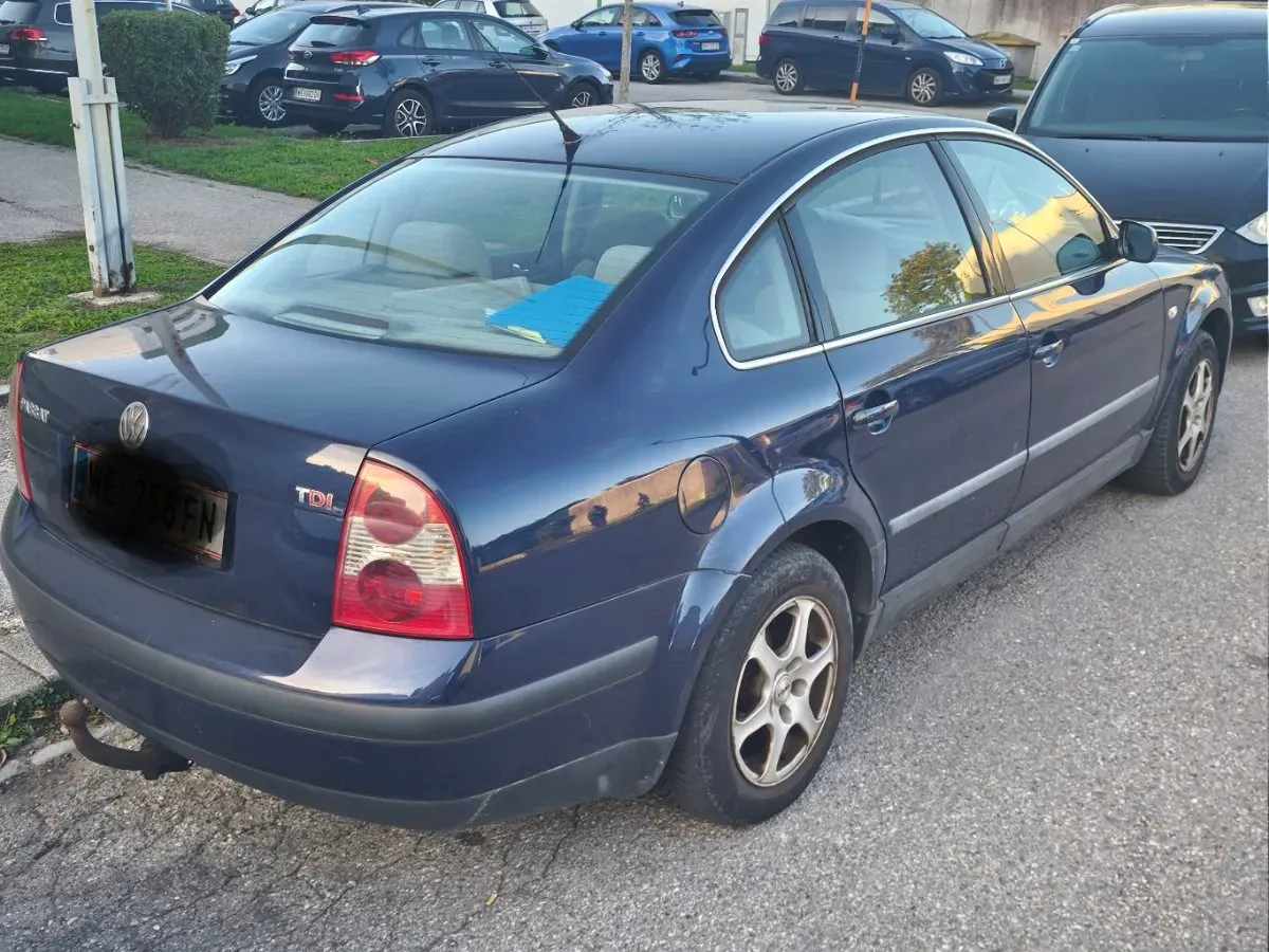 Volkswagen Passat 2001 photo 2