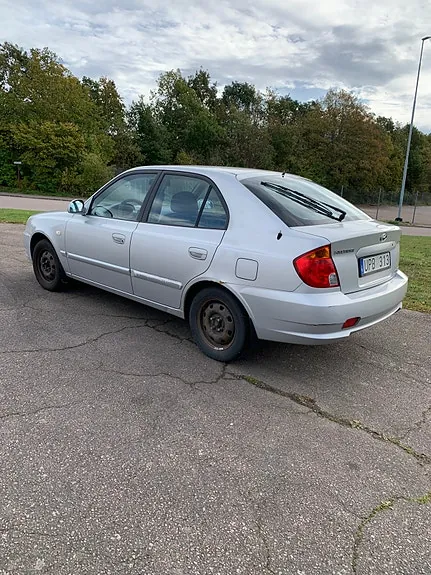 Hyundai Accent 2004 photo 2