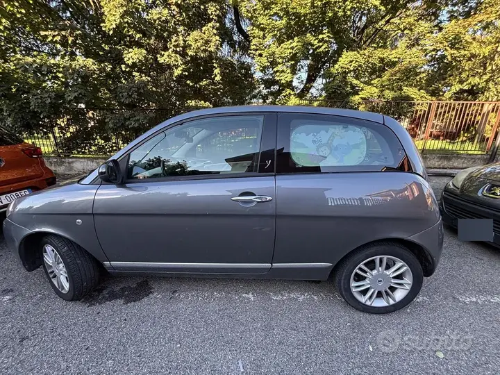 Lancia Ypsilon 2011 photo 2
