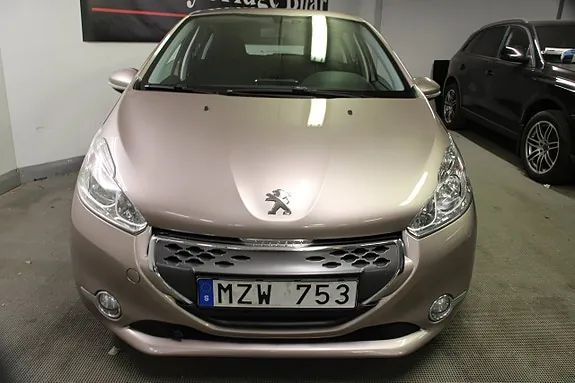 Peugeot 208 2013 photo 2