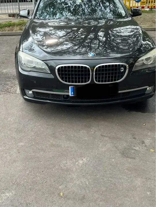 BMW 7 Series 2009 photo 2