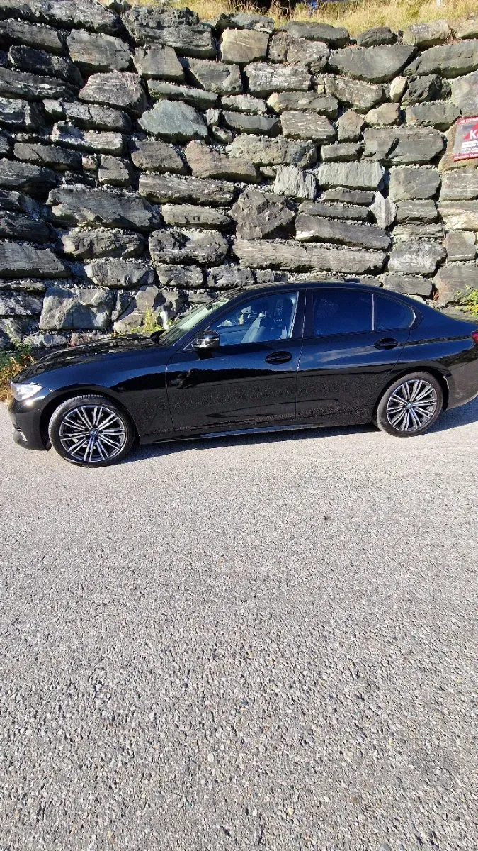 BMW 3 Series 2019 photo 2