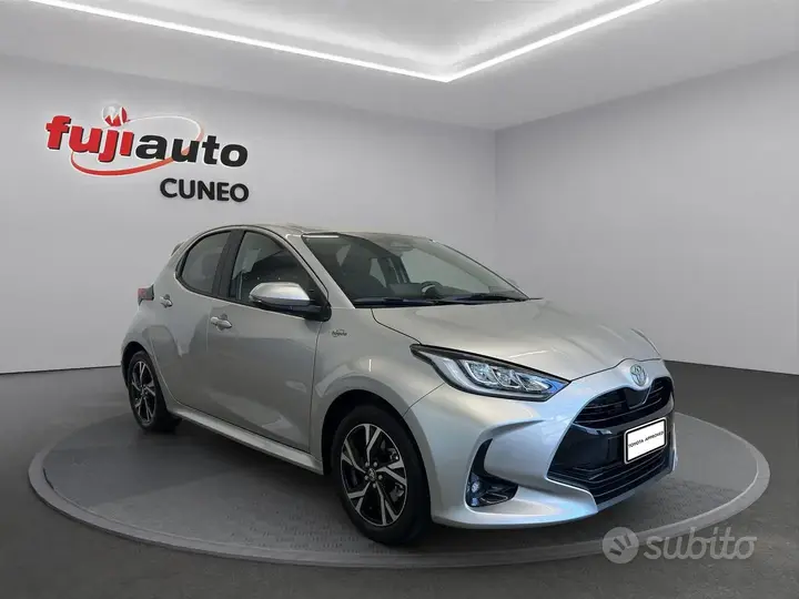 Toyota Yaris 2024 photo 2
