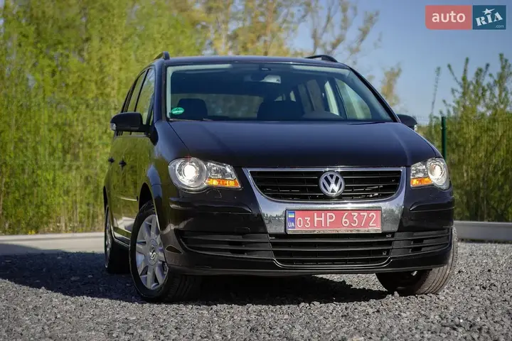 Volkswagen Touran 2009 photo 4