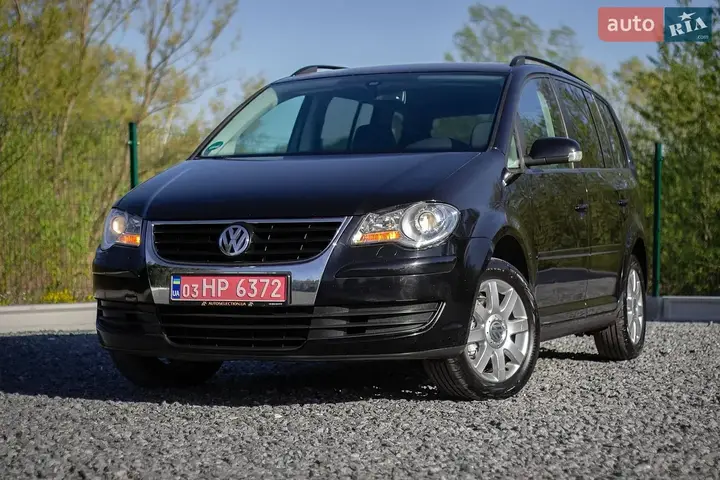 Volkswagen Touran 2009 photo 2