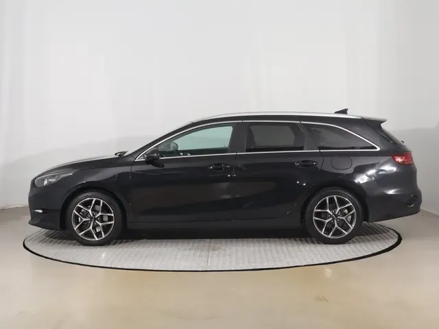 Kia Ceed Sw 2025 photo 2