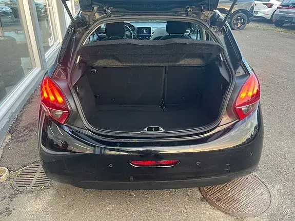 Peugeot 208 2016 photo 5
