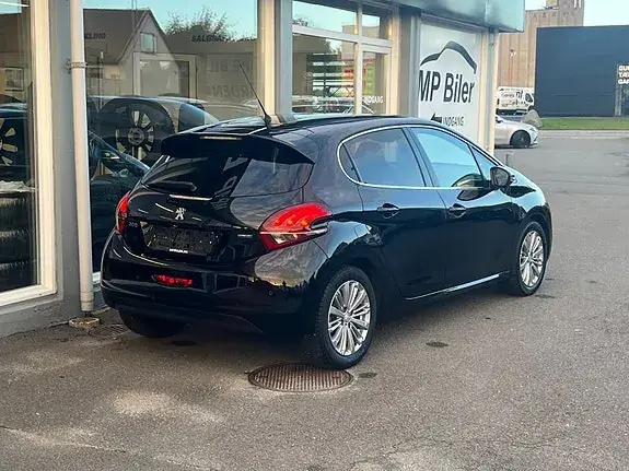 Peugeot 208 2016 photo 3