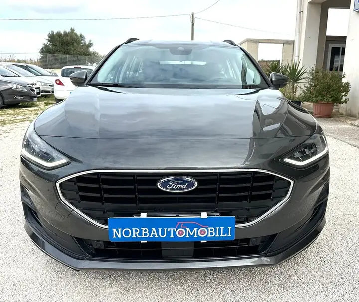 Ford Focus 2022 photo 2