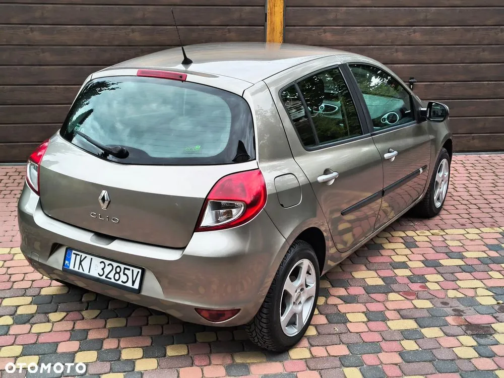 Renault Clio 2010 photo 4