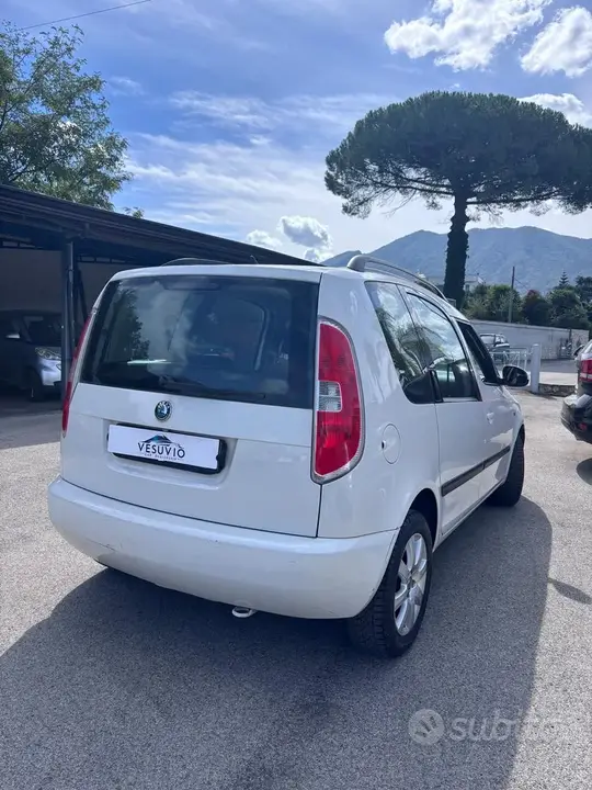 Skoda Roomster 2012 photo 3