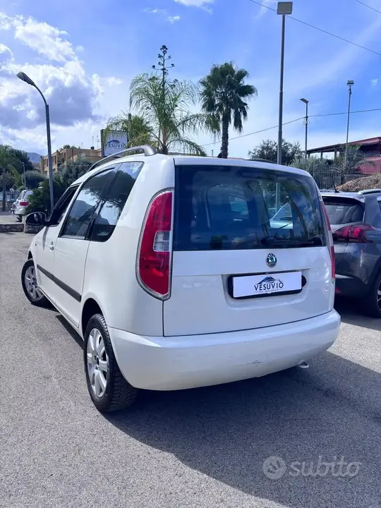 Skoda Roomster 2012 photo 4