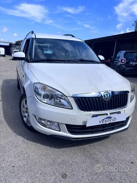 Skoda Roomster 2012 photo 2